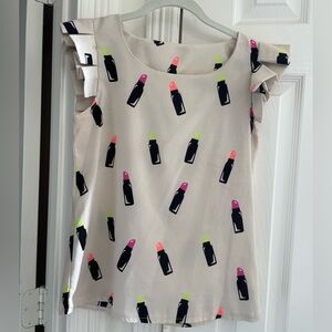 Super Cute Ruffled Short-Sleeve Blouse with Lipstick Print!